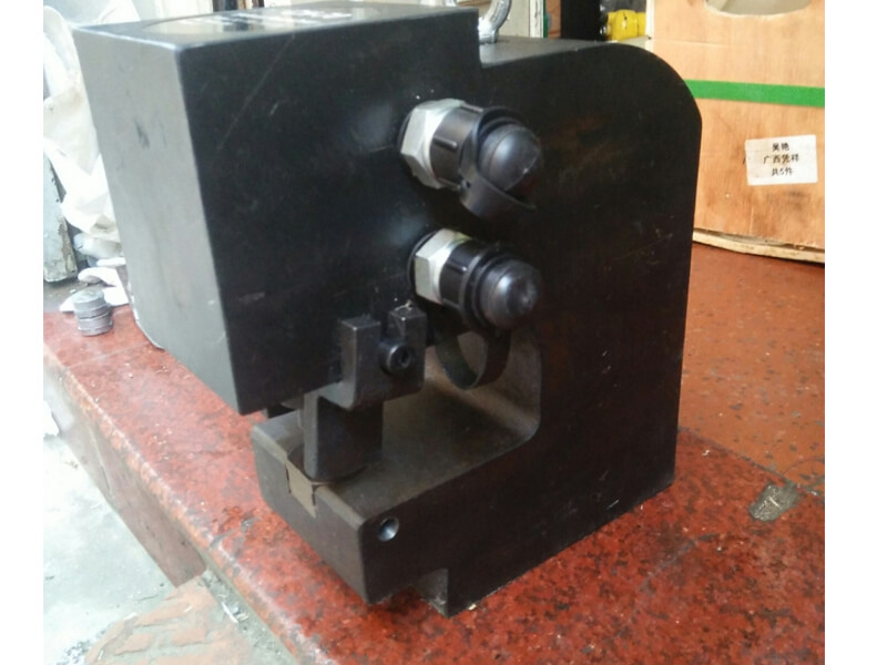 Hình ảnh minh họa về máy đột lỗ