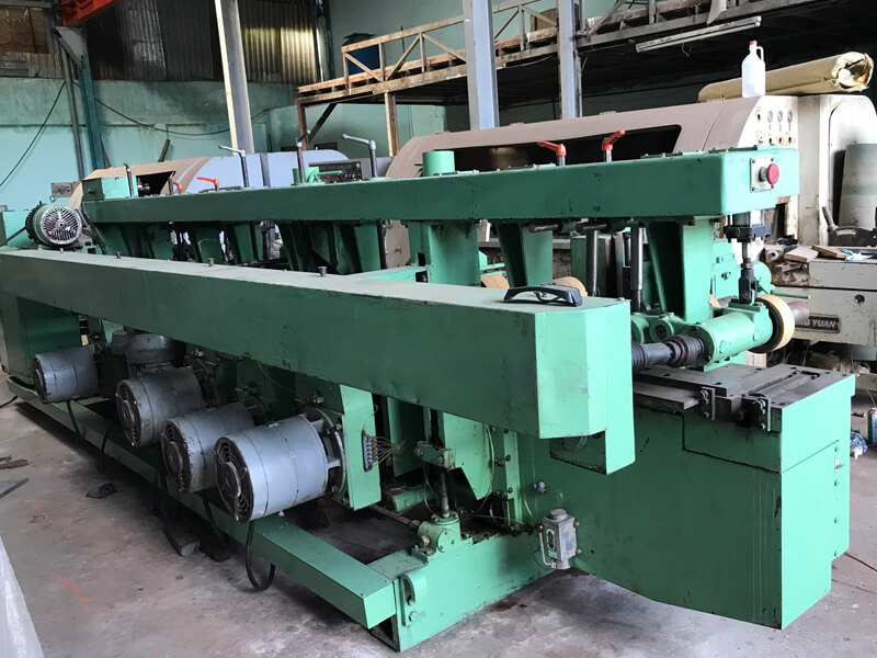 Hình ảnh về máy bào gỗ khi sử dụng