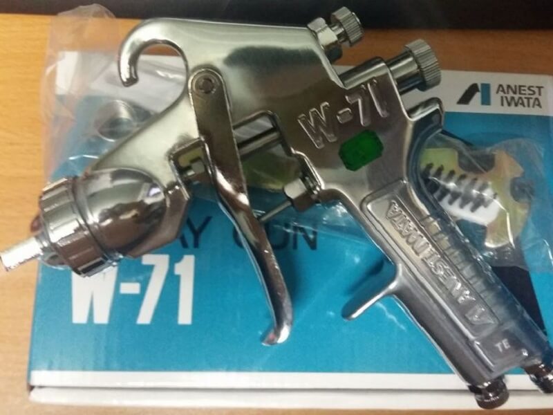 Hộp súng phun sơn Iwata W-71